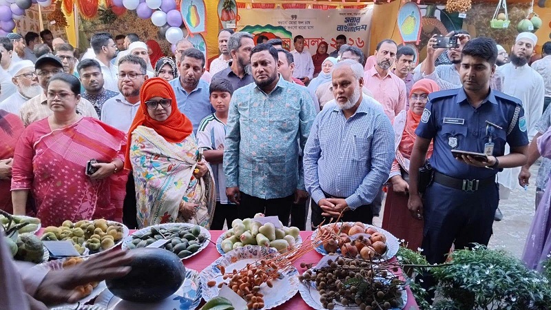 কিশোরগঞ্জে ৩ দিন ব্যাপী ফল মেলায় নানান ফলের সমাহার